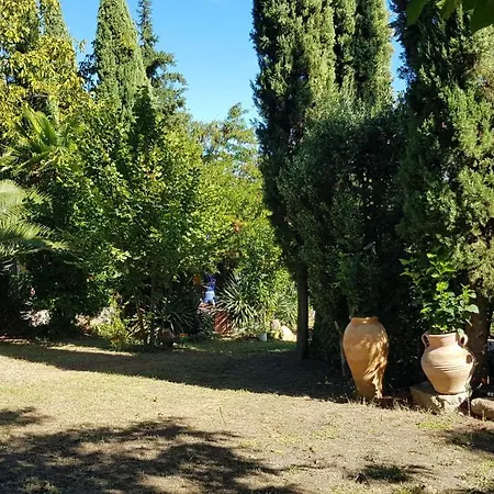Athonia בית נופש *